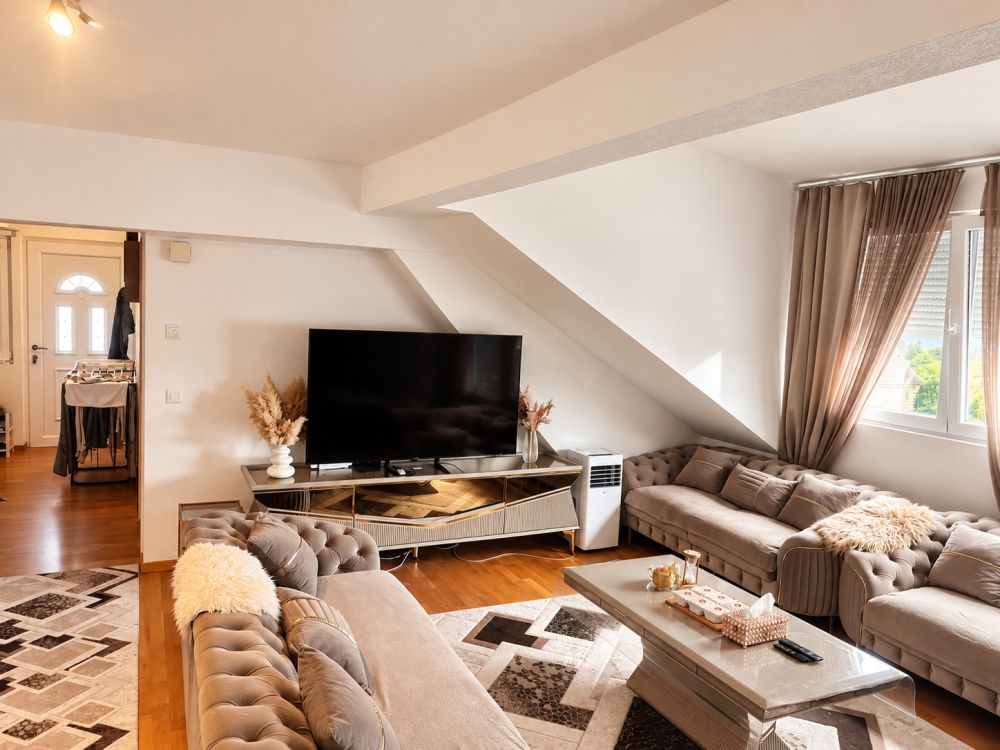 Helle 4.5 Zimmer-Wohnung mit Balkon in Studen - Bild 5
