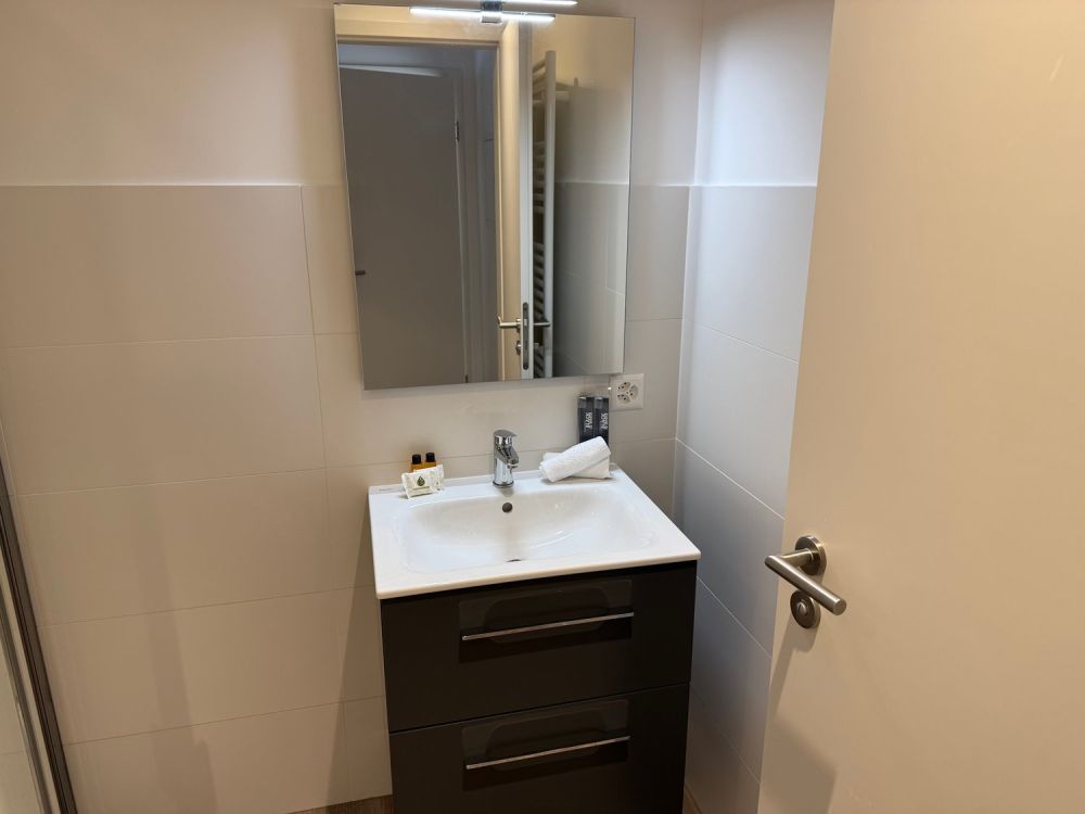 Monolocale arredato moderno a Riazzino – disponibile subito - Bild 2