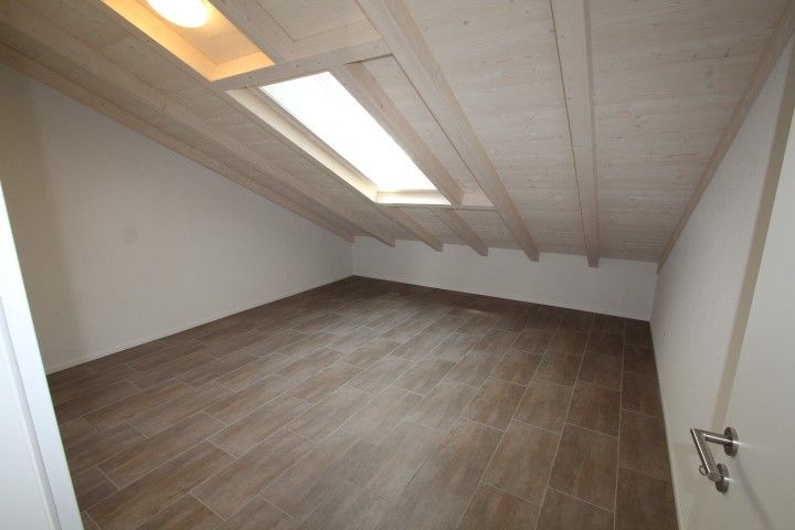 Frisch erstellte helle moderne 3.5 Zimmer Dach Wohnung an sehr zentraler Lage. - Bild 13