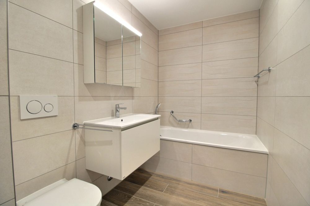 Exceptionnel appartement de 3.5 pièces à louer à Marly ! - Salle de bain parentale