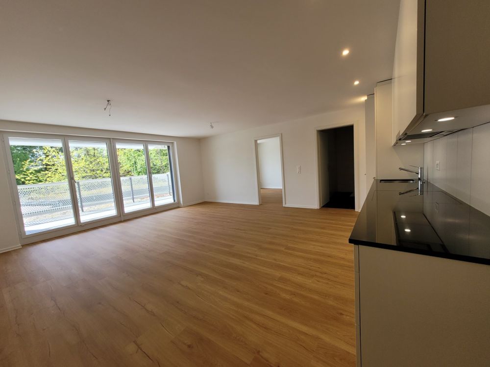 Moderne 2.5-Zimmer-Wohnung mit Balkon - Bild 1