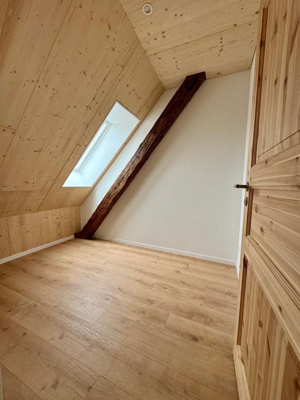 Neue 5.5-Zimmer-Dachwohnung in Rütschelen – ruhig, modern und mit viel Charme - Bild 4