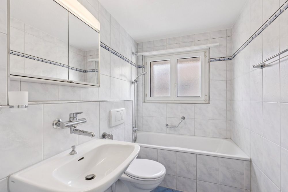 Sonnige Wohnung mit grosser Terrasse und Weitsicht an bester Lage in der neuen Überbauung - Bild 6