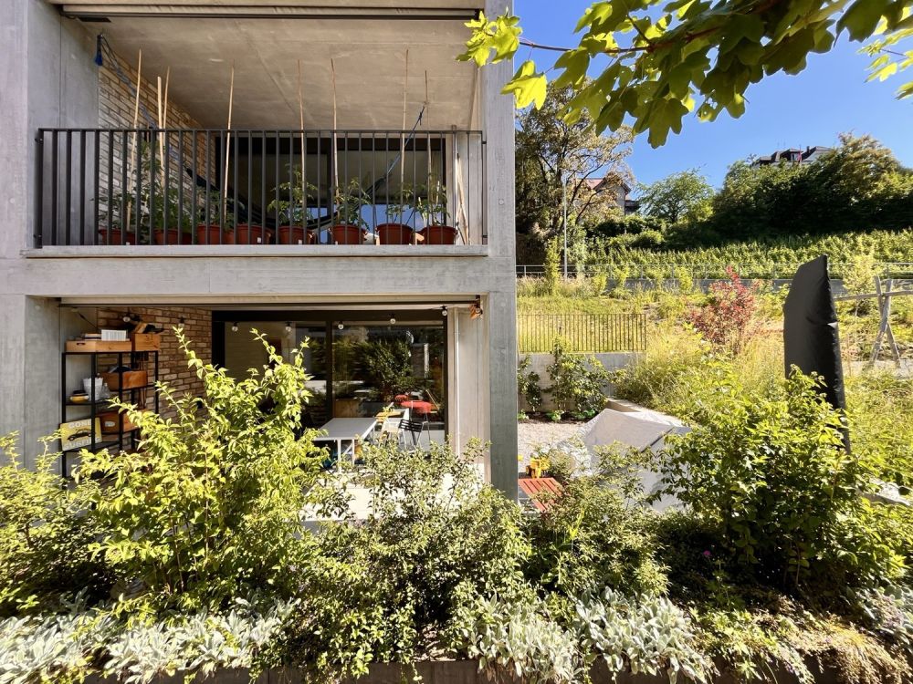 WG-Zimmer mit privatem Bad in grosszügiger Cluster-Wohnung mit Garten - Sitzplatz EG