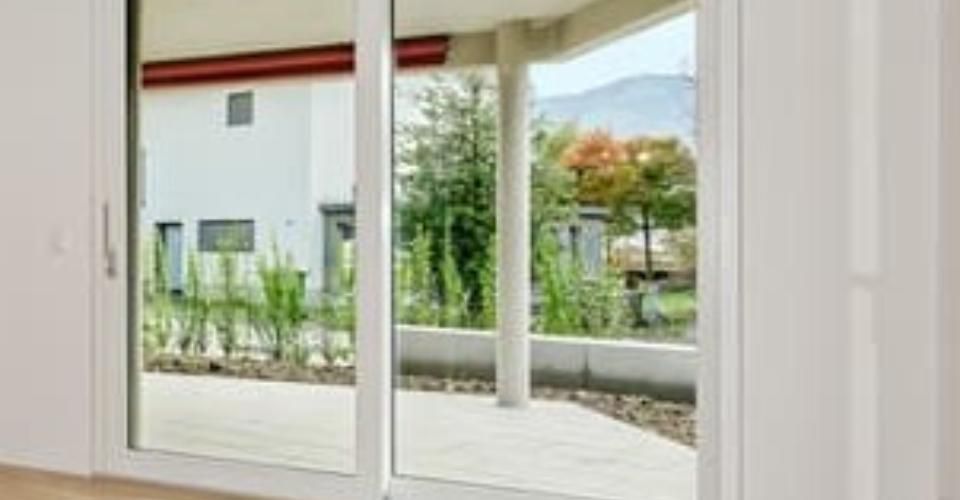 Neubauwohnung an traumhafter Lage direkt am Seeufer in Rapperswil-Jona - Appartement 2.5 pièces - image - 1