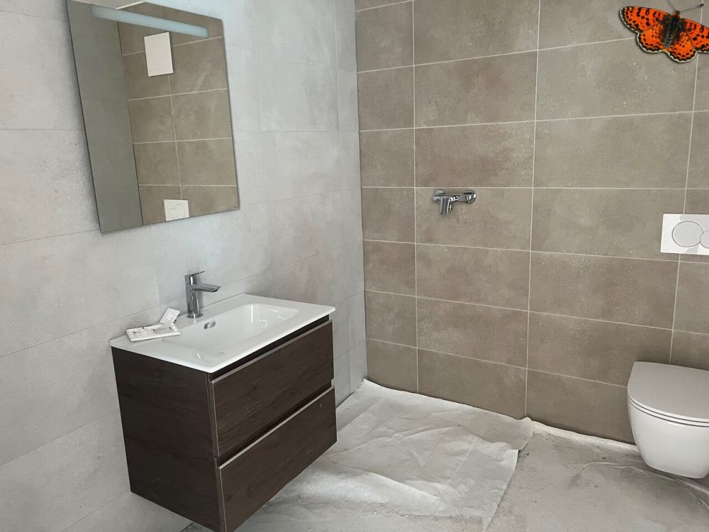 DERNIER LOT - VAULRUZ -  4 ½ PIECES NEUF - JARDIN 92m² - salle de bains
