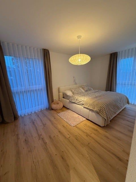 Moderne 3.5-Zimmer-Neubau-Wohnung mit Balkon in Neuenhof - Bild 2