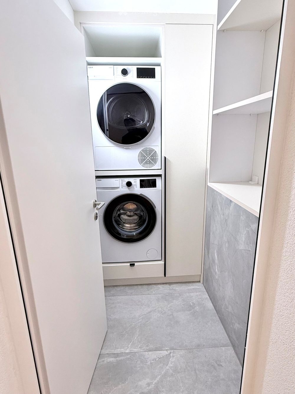 Exklusive 3.5-Zimmer-Attikawohnung mit grosser Sonnenterrasse - Erstbezug nach Totalsanierung - Bild 7