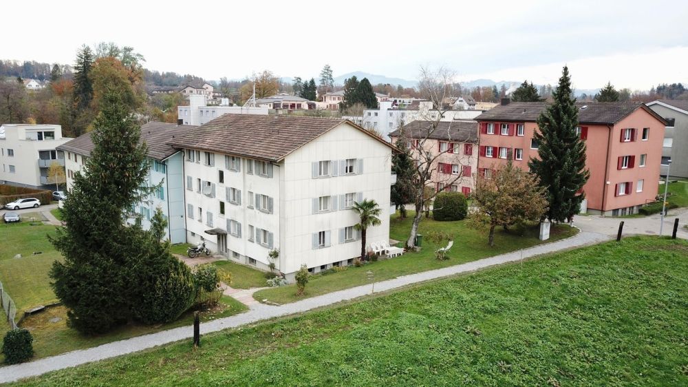 Total renovierte Wohnung mit Gartensitzplatz - Bild 1