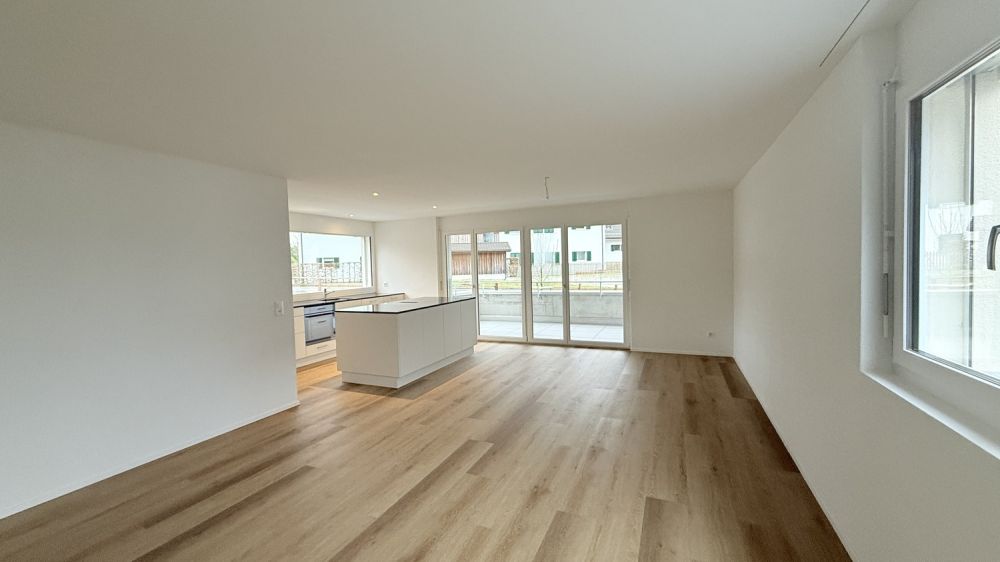 Erstvermietung an ruhiger uns sonniger Lage mit grossem Balkon - Bild 1