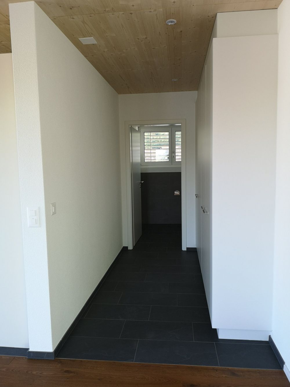 Moderne 3.5-Zimmer-Wohnung mit Terrasse und Aussicht - Bild 5