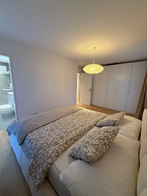 Moderne 3.5-Zimmer-Neubau-Wohnung mit Balkon in Neuenhof - Bild 3