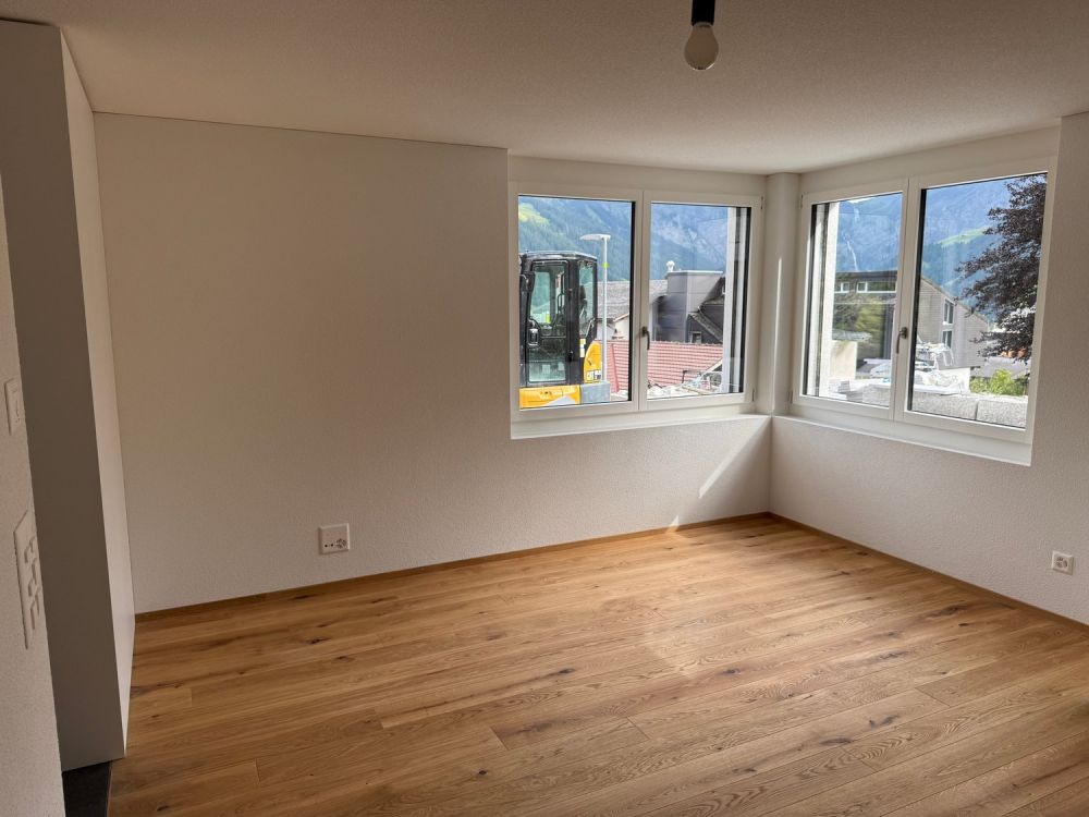 Traumhafte Parterrewohnung im Berner Oberland | Zentrale Lage & Atemberaubende Aussicht - Bild 3