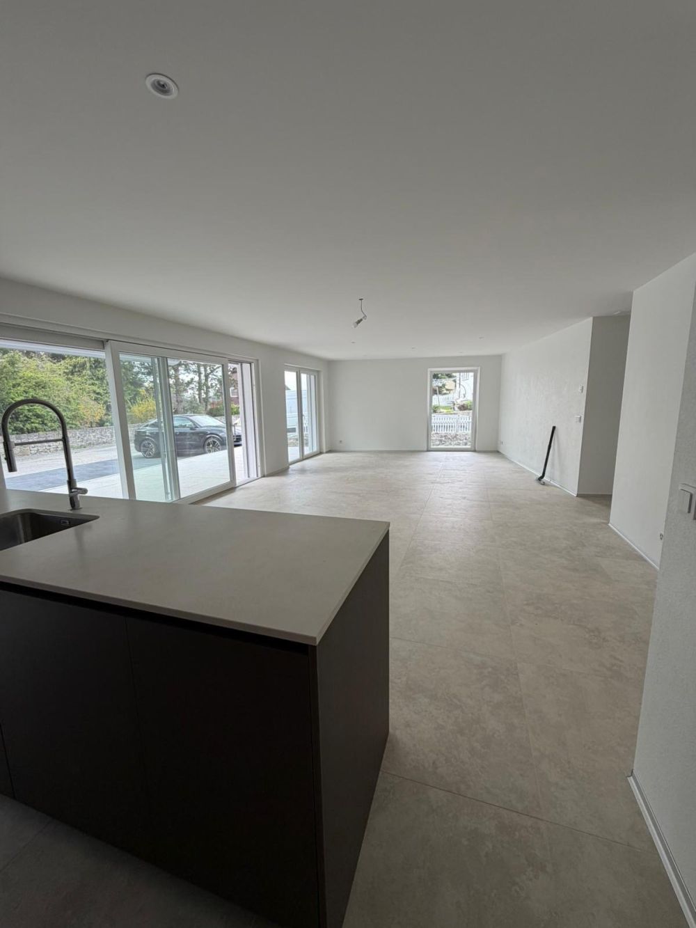 Nouvelle construction ! Magnifique appartement de 4,5 pce, avec jardin,  situé en rez-de-Chaussée - Bild 2