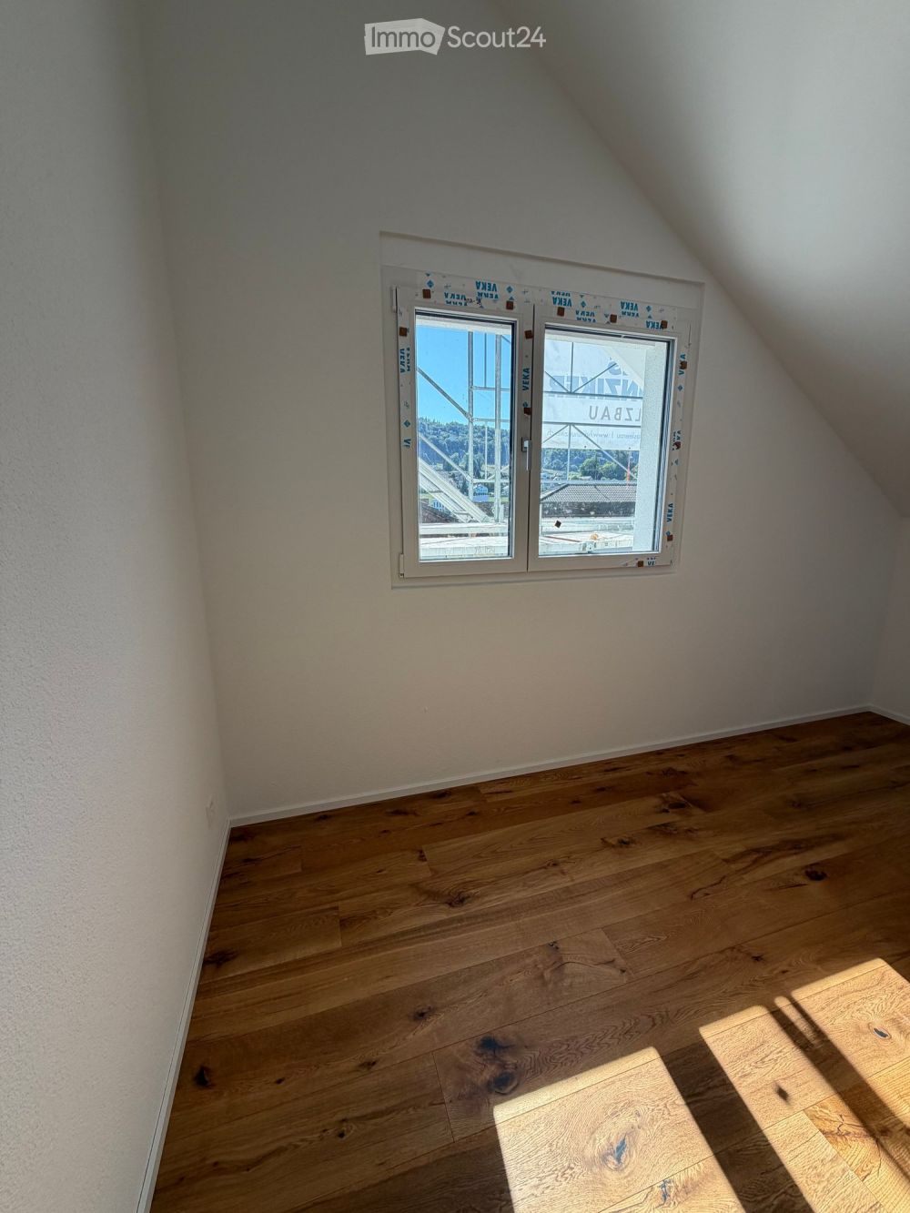 Neubau 2.5 Zimmer Wohnung; Dachhöhe 3.5 meter - Bild 4