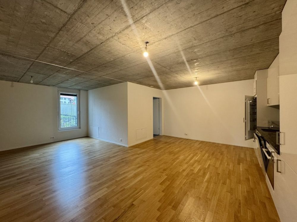 GROSSZÜGIG UND ZENTRAL GELEGEN - Bild 2