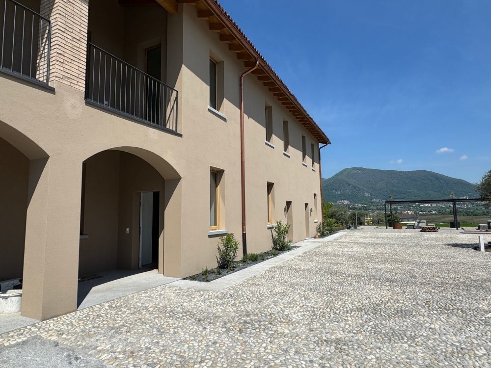 Ex masseria completamente ristrutturata, duplex in prima locazione con giardino privato - Ex Masseria Casate