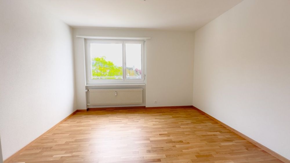 Totalsanierte 4 Zimmerwohnung mit grossem Balkon - Zimmer