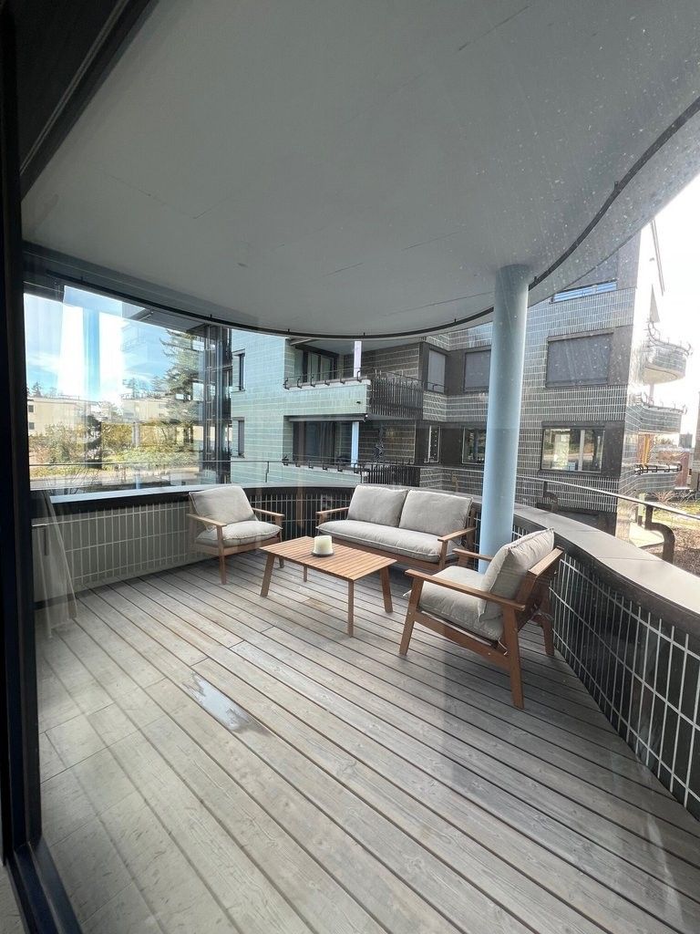 Lichtdurchflutete 3,5-Zimmer-Neubauwohnung in Flughafennähe - Terrasse.jpg