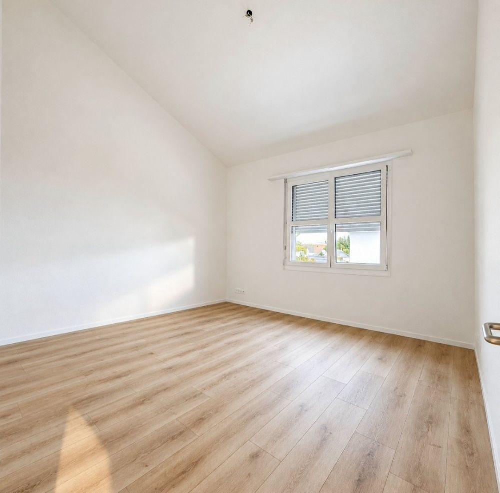 Erstbezug nach Komplettumbau  Helle 4.5-Zimmer-Wohnung mit Cheminée - Bild 6
