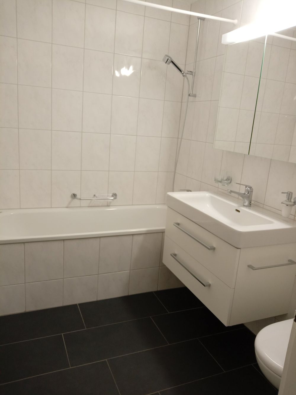 Moderne Erdgeschosswohnung mit grosser Terrasse - Bild 2