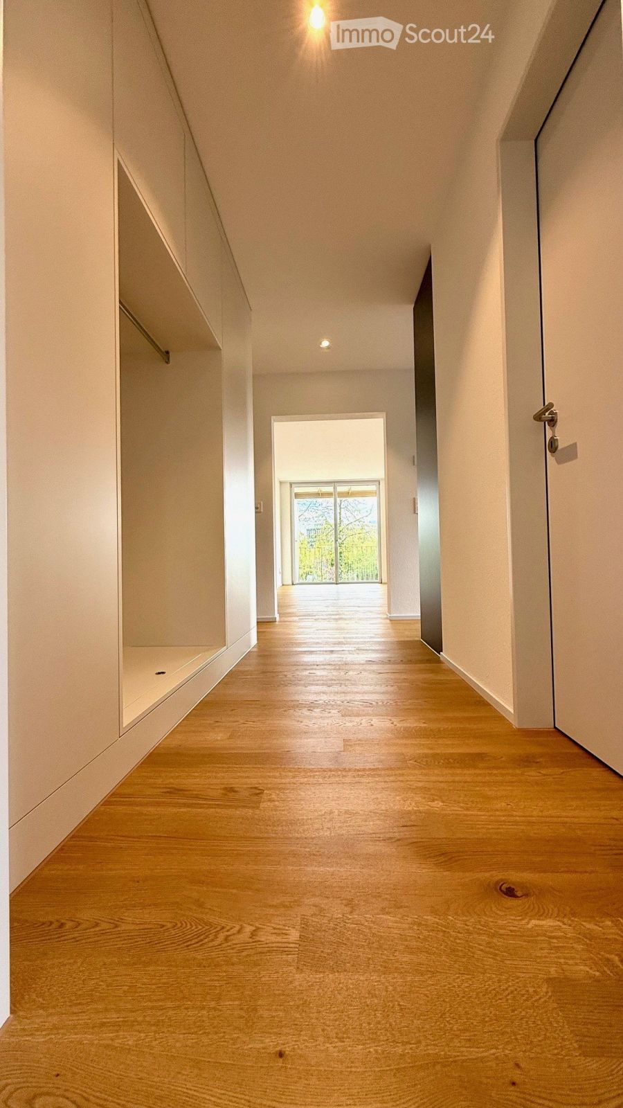 Moderne grosszügige 3.5-Zimmer-Neubauwohnung mit Balkon und Aussicht - Bild 9