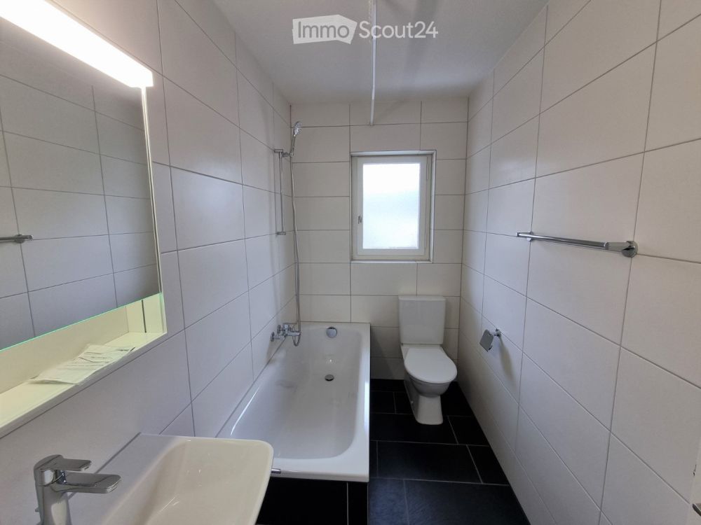 Komplett renovierte 4,5-Zi-Whg mit neuer Küche und neuem Bad für Schweizer - Bild 12