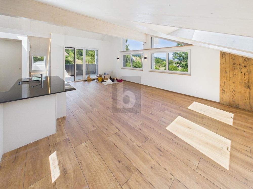 ERSTBEZUG, IM EIGENTUMSSTANDARD, MIT VIEL HOLZ - Bild 2