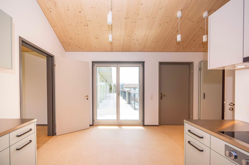 Erstbezug - Wohnen im Alter ab 55 Jahren - Wunderschöne Wohnung im EG - Küche / Eingangsbereich