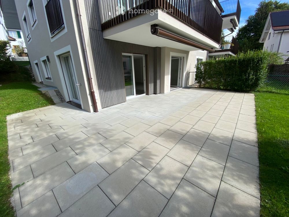 Gartenwohnung mit grosser Terrasse und privatem Garten im Herzen von Uetikon am See - Bild 1