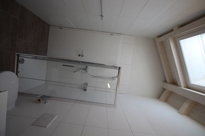 Frisch erstellte helle moderne 3.5 Zimmer Dach Wohnung an sehr zentraler Lage. - Bild 6