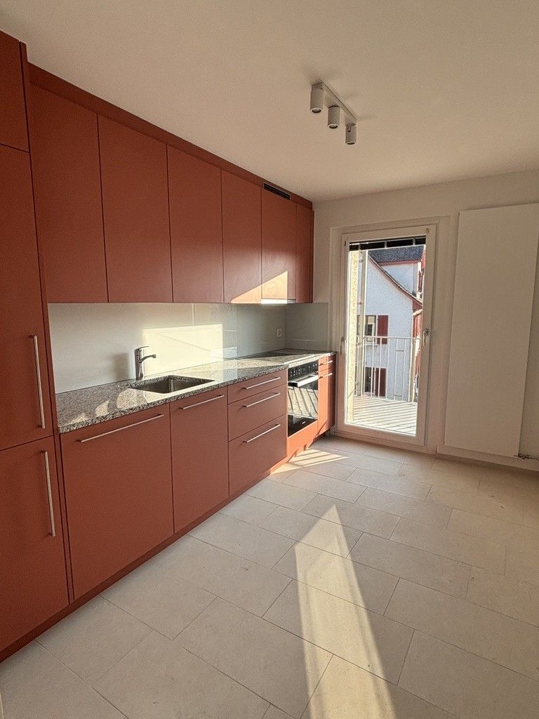 Erstbezug: frisch sanierte Wohnung an ruhiger Quartierstrasse - Bild 2