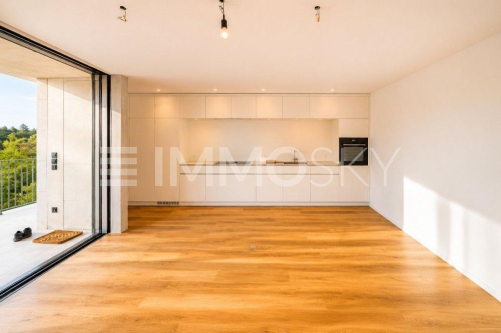 Modernes Wohnen mit Panorama-Balkon über Bern - Stilvolle offene Küche