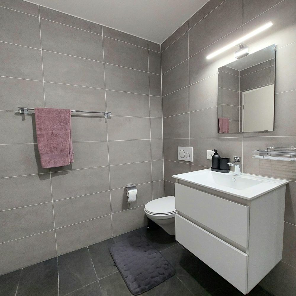Très bel appartement de 2,5 pièces, entièrement meublé, à louer à moyen ou long terme. - Bild 10