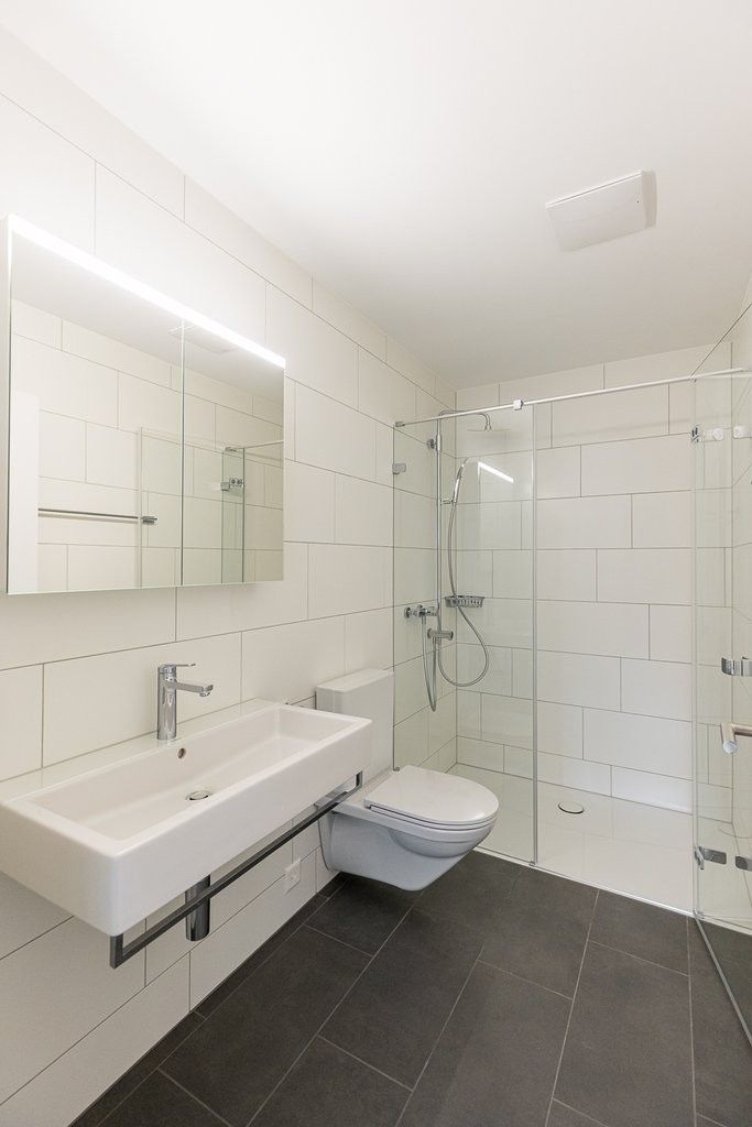 Traumwohnung in ländlicher Umgebung - 123-11-0503-Bad_mit_Dusche.jpg