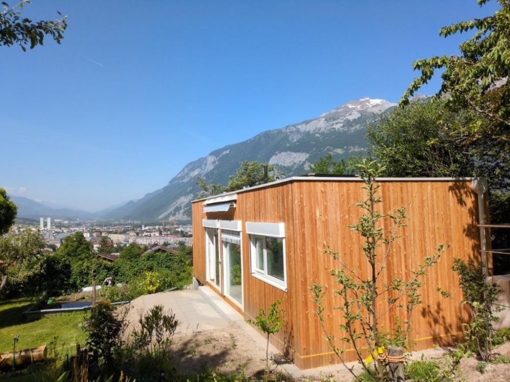 Ökologisches Tiny House an idyllischer Lage mit grossem Sitzplatz und Garten - Bild 1