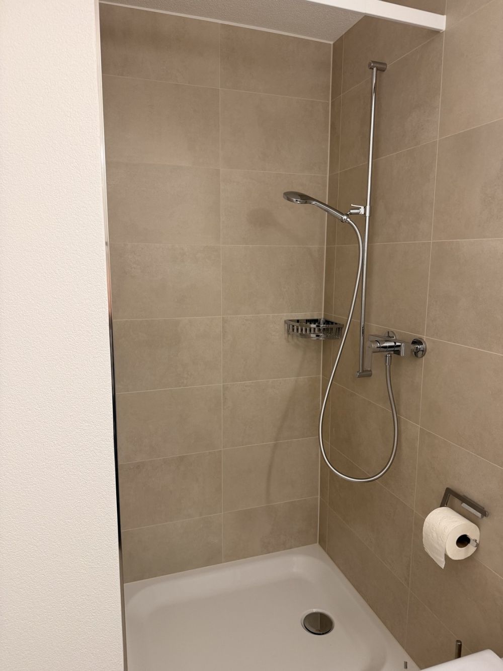 Modernes WG-Zimmer mit eigenem Bad & Balkon in Ostermundigen - Bild 3
