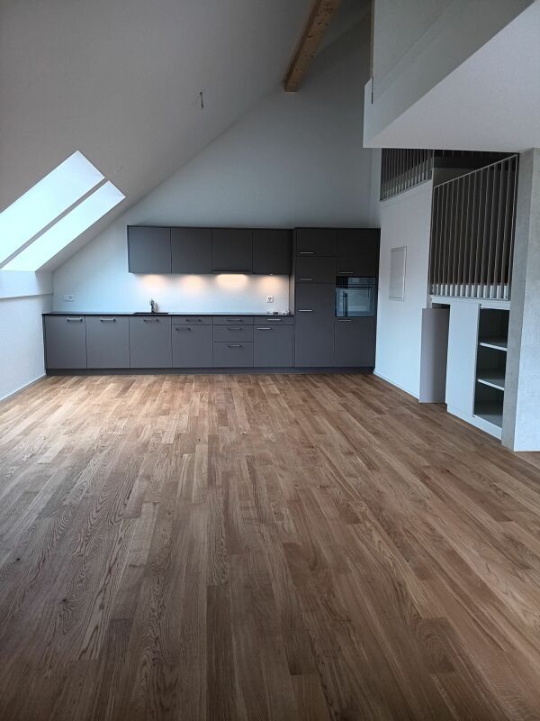 Traumhafte 5.5- Zi- Dachwohnung mit Galerie in der neuen Überbauung "Hübsche Mätteli" an ruhiger und zentraler Lage - Bild 1