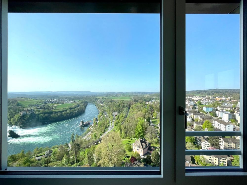 Exklusive 4.5 Zimmer Wohnung im Rhyfall Tower mit Rheinblick - Bild 13