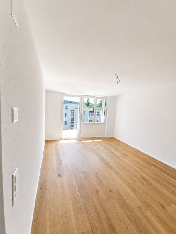 Frisch renovierte Dachwohnung nach umfassender Liegenschaftssanierung - Bild 5
