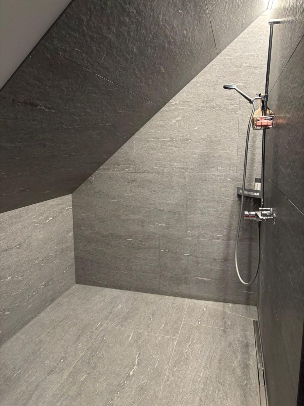 2.5 Zimmer- Dachwohnung im modernen Neubau - Bild 2