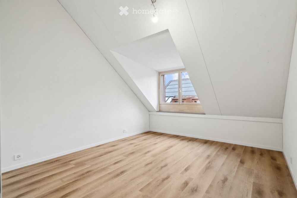 Erstvermietung: Exklusive 3.5-Zi-Dachwohnung mit Galerie & einzigartigem Wohngefühl - Bild 2