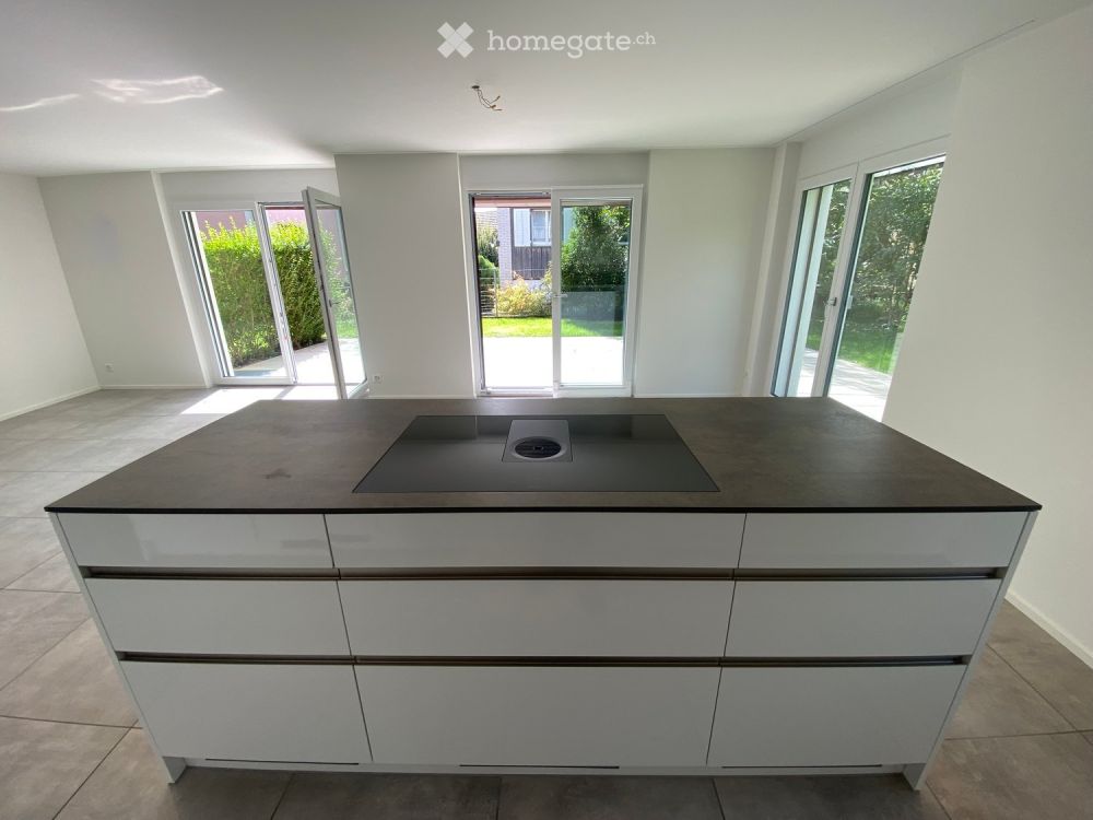 Gartenwohnung mit grosser Terrasse und privatem Garten im Herzen von Uetikon am See - Bild 12