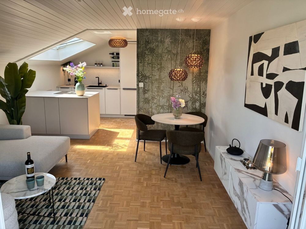 Sehr schöne 2-Zimmer Wohnung ( inkl Möbel und Lampen) mit Aussicht und Garage in Oberwil BL - Bild 1