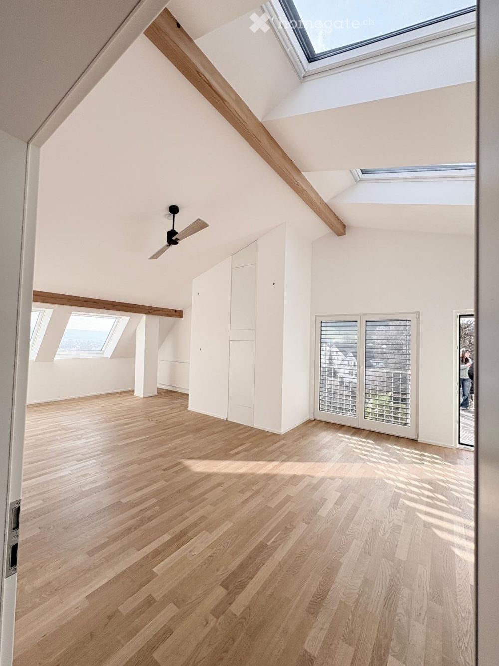 Loftartige 2.5-Zimmer-Dachwohnung (105 m²) mit Balkon & Sonnenterrasse – Wohnen mit Weitblick - Bild 3