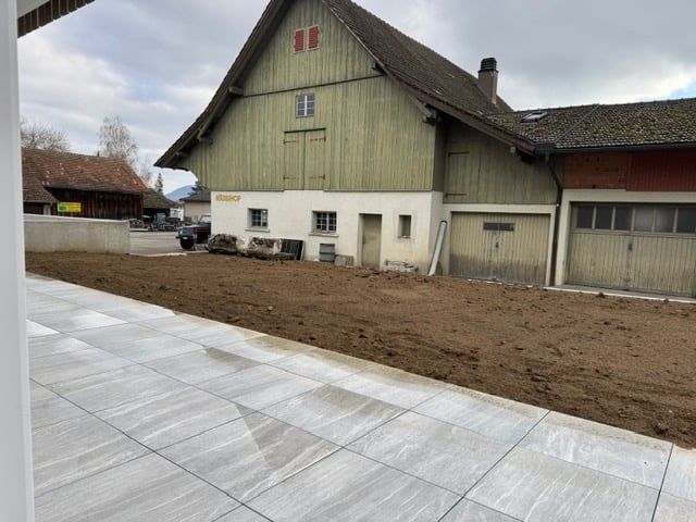 Erstvermietung moderne 3.5-Zimmer-Parterre-Wohnung - Sitzplatz