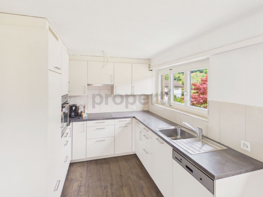 Moderne 4.5-Zimmer-Wohnung mit Balkon und Kamin in Mels - Image 3