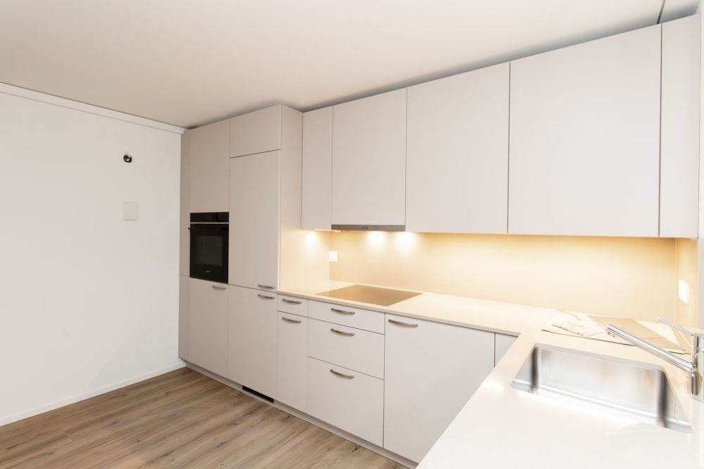 Moderne 3.5-Zimmer-Wohnung an zentraler Lage in Rüti - Web-1.jpg