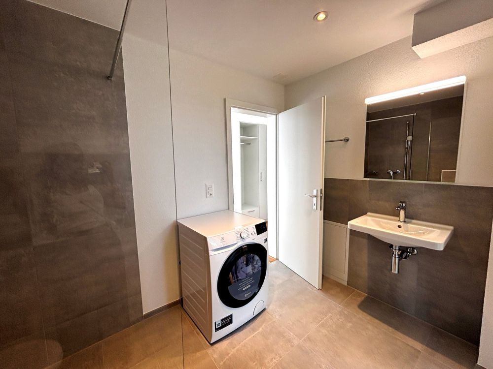 ERSTVERMIETUNG: ACHTUNG LETZTE 1.5-Zimmer-Attikawohnung mit grosser Terrassen - Bild 2