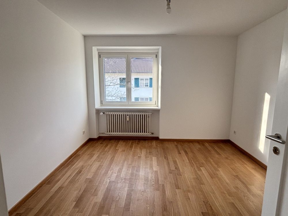 Erstbezug: frisch sanierte Wohnung an ruhiger Quartierstrasse - Bild 6